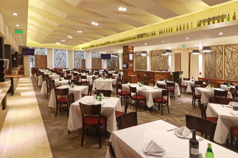 هتل Holiday Inn & Suites Plaza Mayor, An Ihg