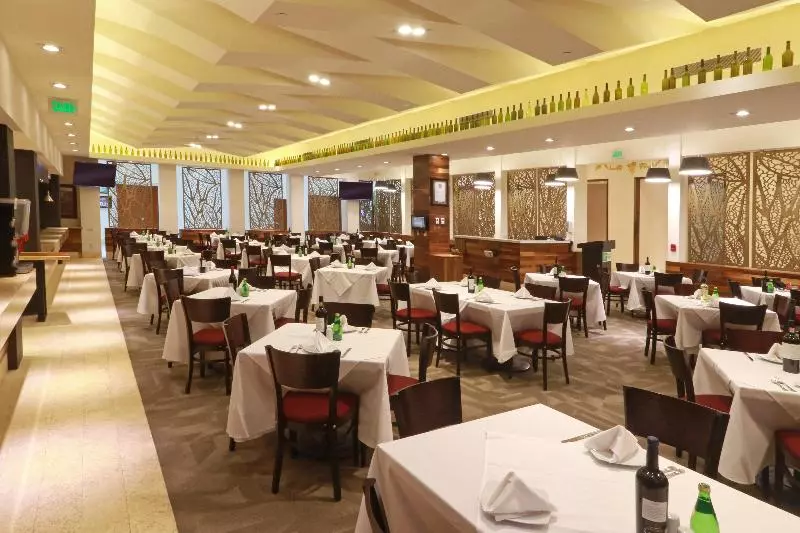 ホテル Holiday Inn & Suites Plaza Mayor, An Ihg