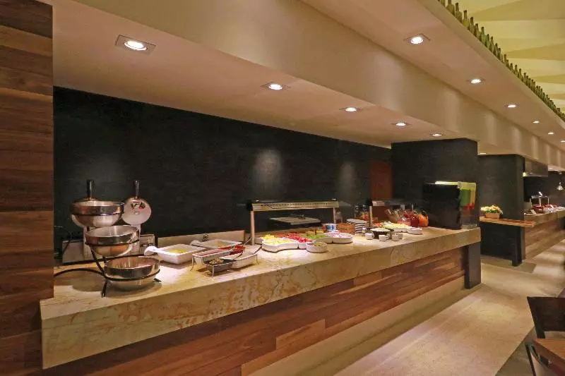 ホテル Holiday Inn & Suites Plaza Mayor, An Ihg