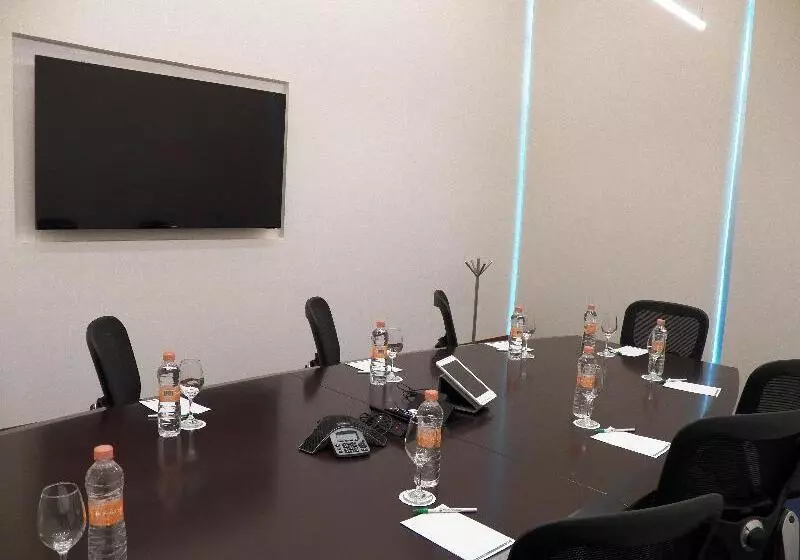 ホテル Holiday Inn & Suites Plaza Mayor, An Ihg
