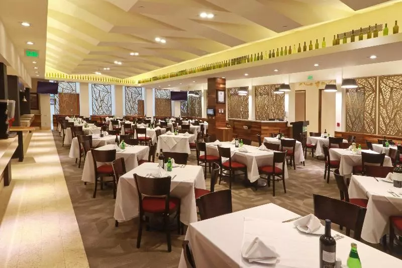 ホテル Holiday Inn & Suites Plaza Mayor, An Ihg