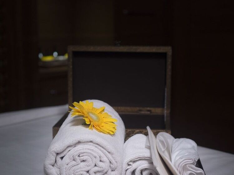 Niranta Airport Transit Hotel & Lounge Terminal 2 Arrivals