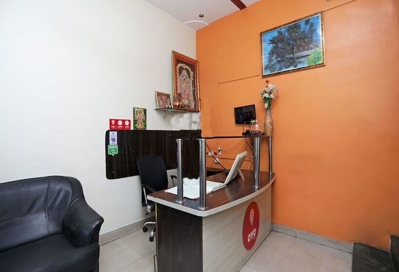 Hotel Oyo Apartments Kharadi