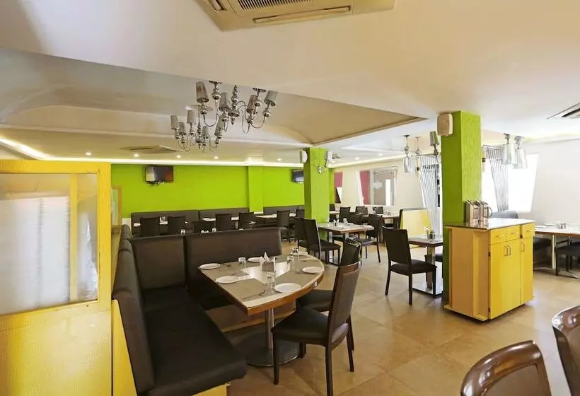 ホテル Oyo Rooms Inorbit Mall