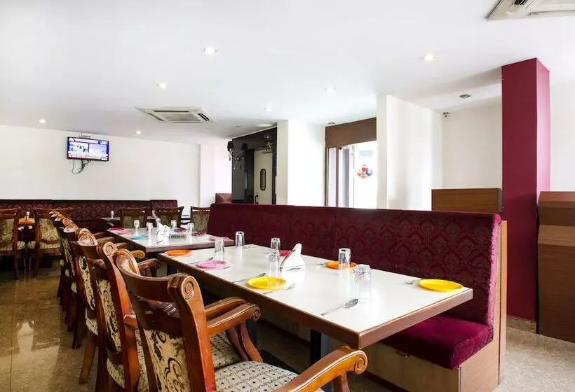 ホテル Oyo Rooms Inorbit Mall