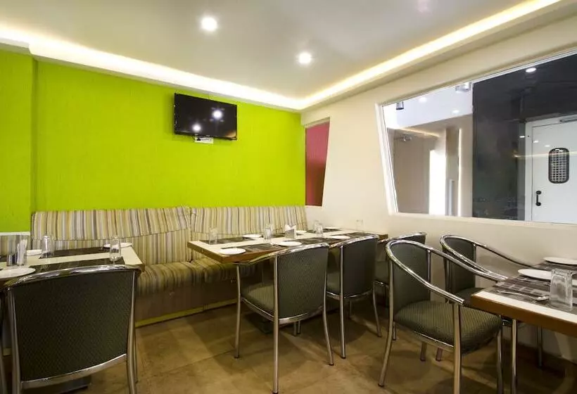 ホテル Oyo Rooms Inorbit Mall