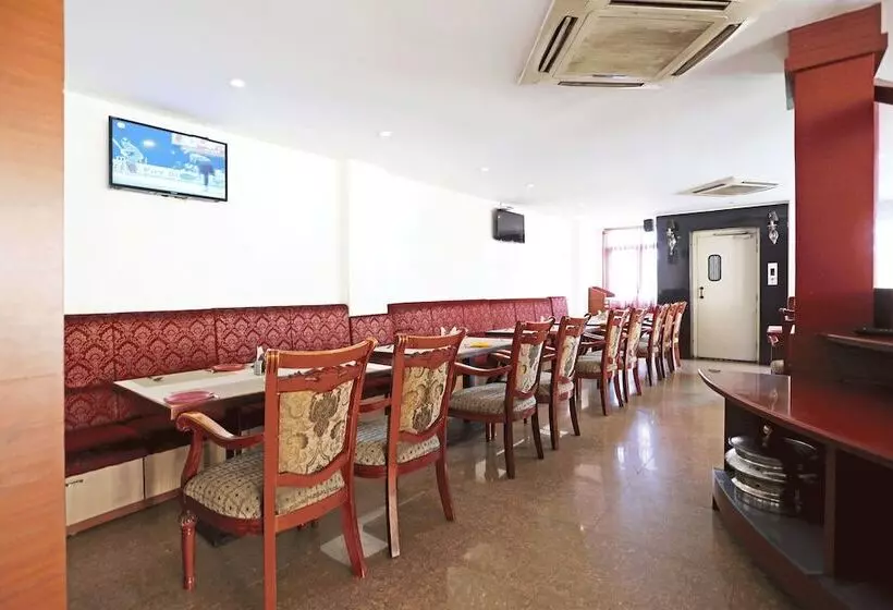 ホテル Oyo Rooms Inorbit Mall