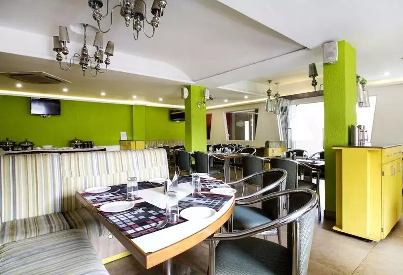 ホテル Oyo Rooms Inorbit Mall