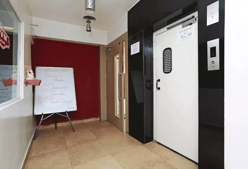 ホテル Oyo Rooms Inorbit Mall