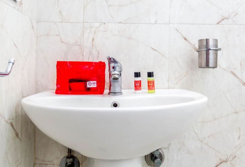 בית מלון כפרי Oyo Rooms Opposite Cmr Central