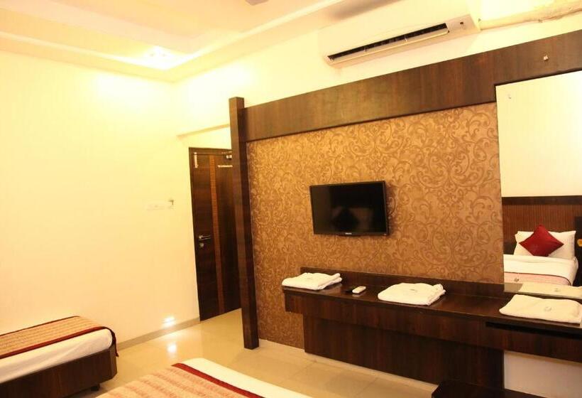 ホテル Sai Ramanand