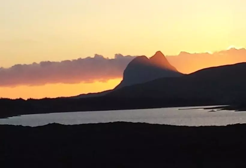 مبيت وإفطار Altnacealgach Motel