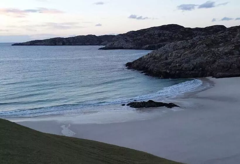 مبيت وإفطار Altnacealgach Motel