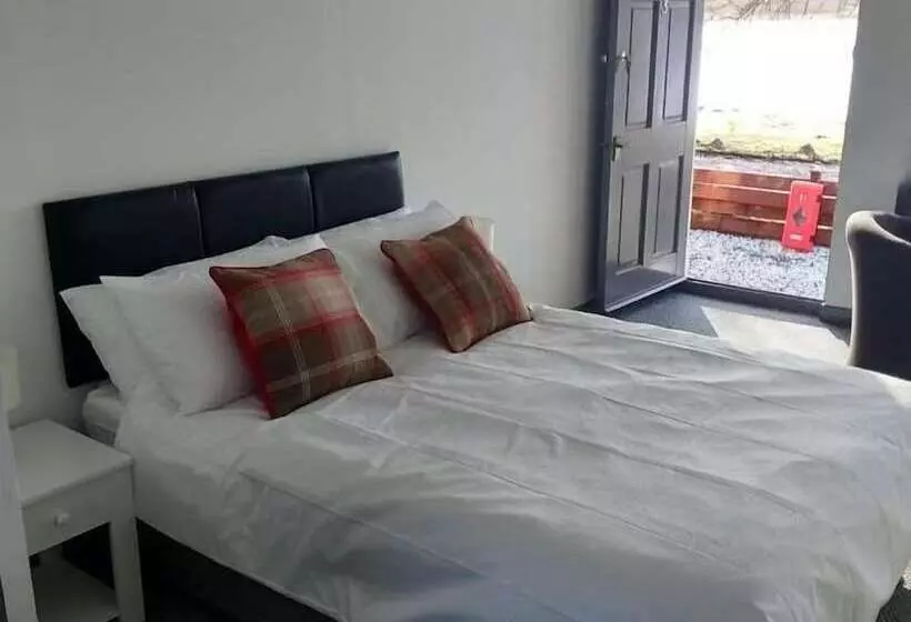 مبيت وإفطار Altnacealgach Motel