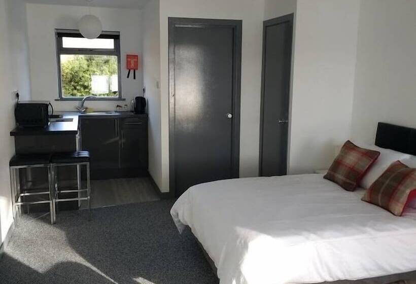 민박 Altnacealgach Motel