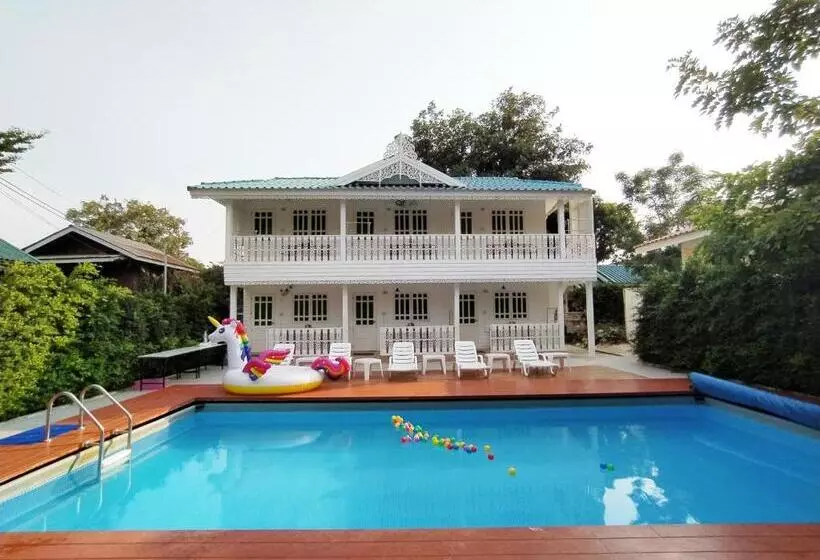 هتل Baan Luang Harn