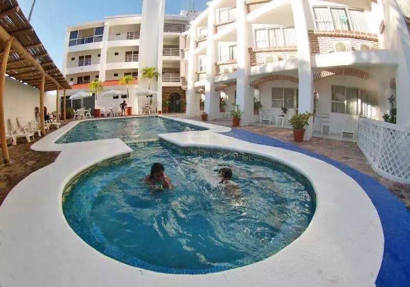 هتل Club Nautico El Dorado