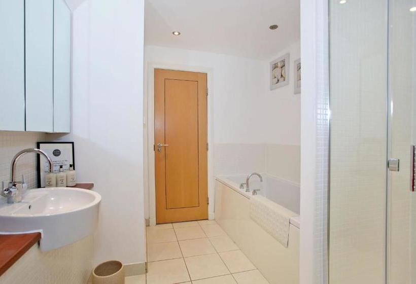 Orange Apartments   Kepplestone