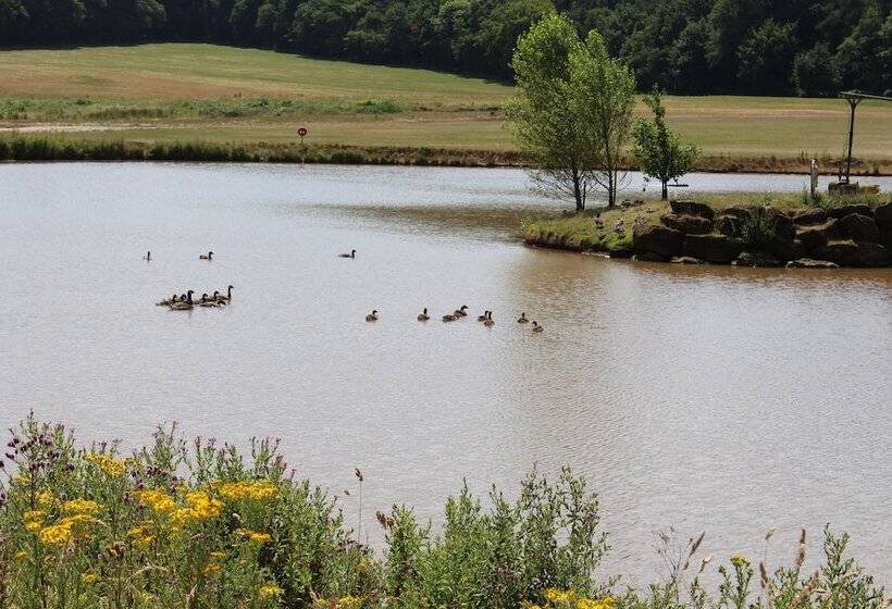 Majatalo Old Hall House, Nec