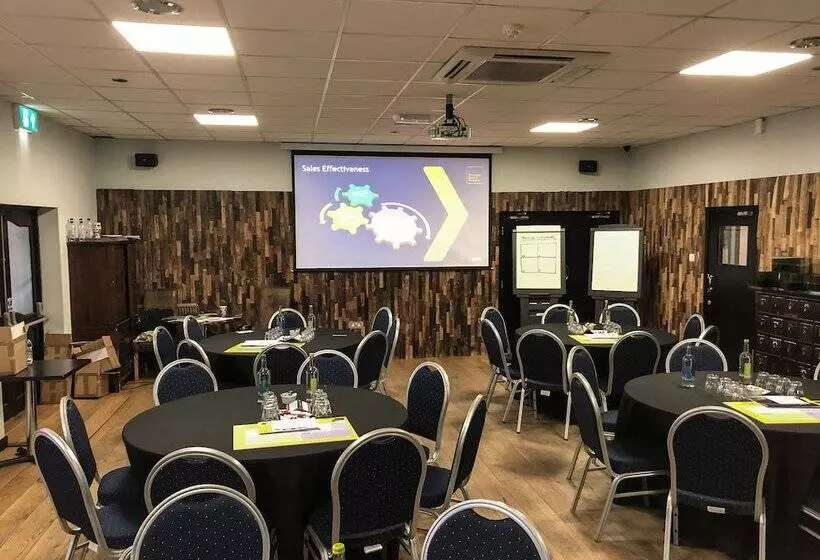 펜션 Old Hall House, Nec