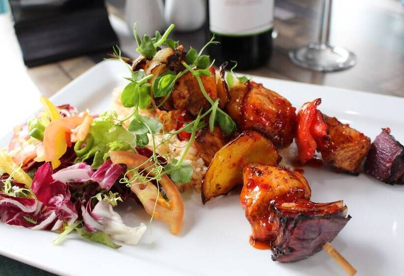 Majatalo Old Hall House, Nec