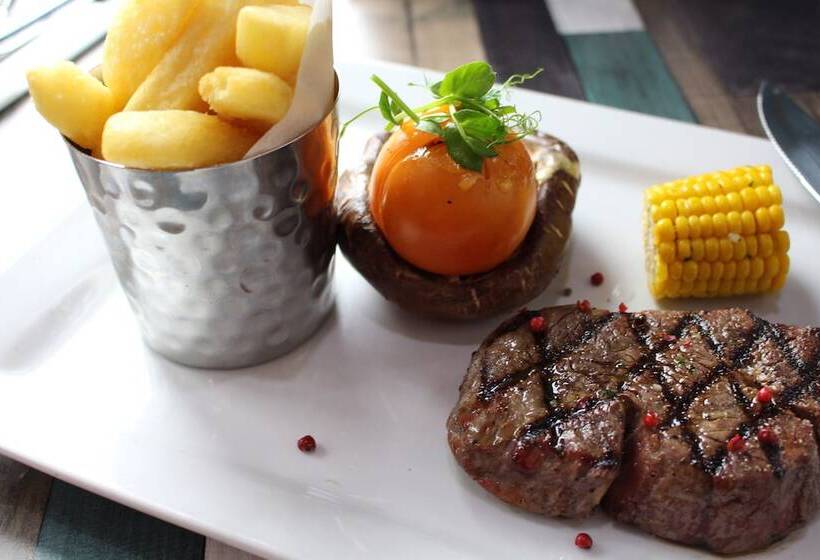 Majatalo Old Hall House, Nec