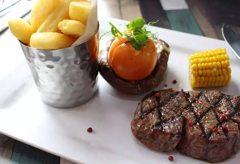 펜션 Old Hall House, Nec