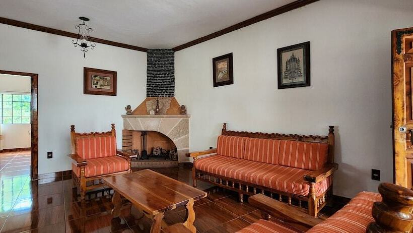 پانسیون Posada San Javier