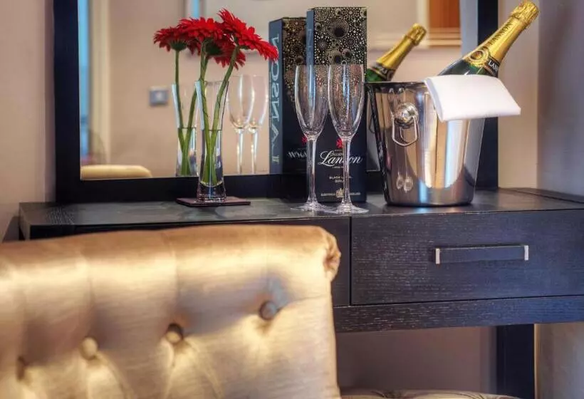 膳宿费 The Bondgate Boutique