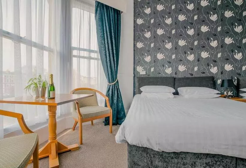 ペンション The Maynard