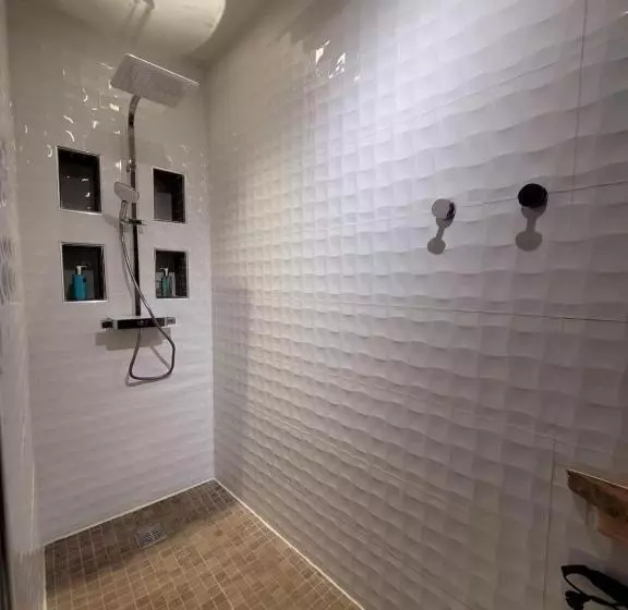 ベッドアンドブレックファースト L Escapade Romantique