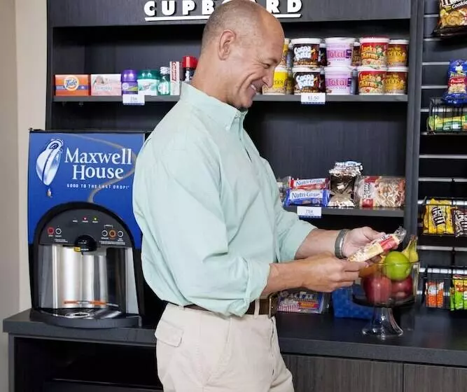 Отель Candlewood Suites Carlsbad South By Ihg