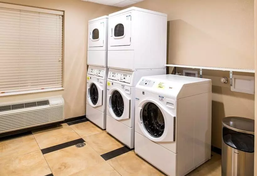 Отель Candlewood Suites Carlsbad South By Ihg