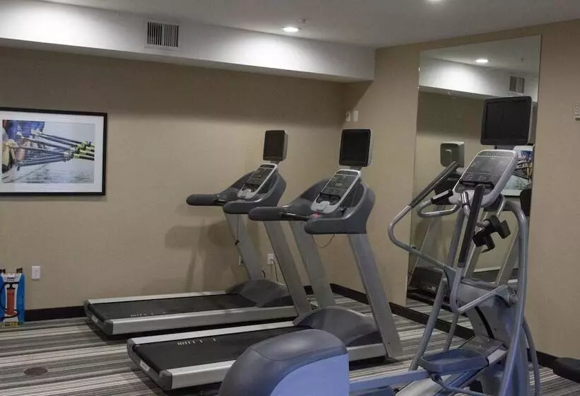 Отель Candlewood Suites Carlsbad South By Ihg