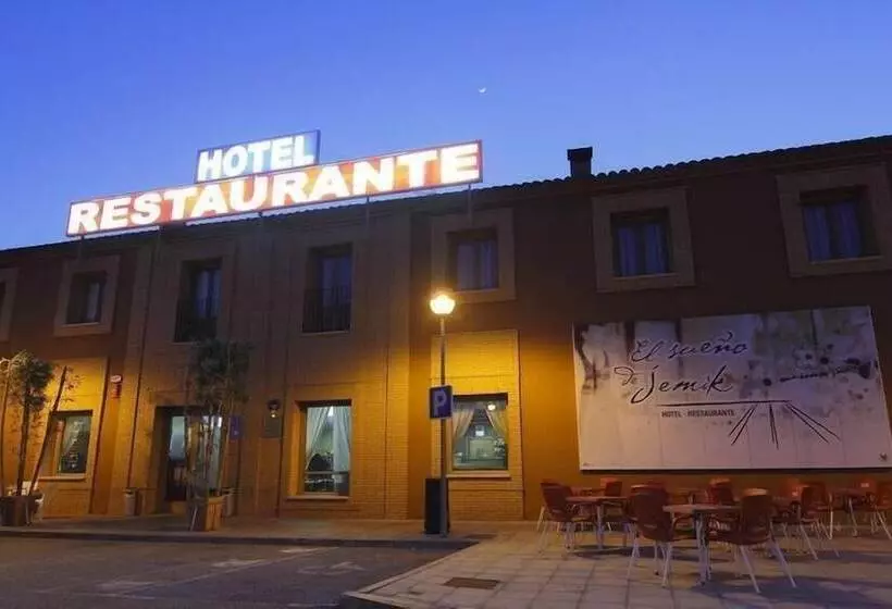 בית מלון כפרי El Sueno De Jemik