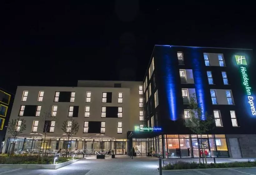 هتل Holiday Inn Express Karlsruhe City Park, An Ihg