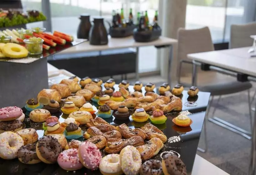 هتل Holiday Inn Express Karlsruhe City Park, An Ihg