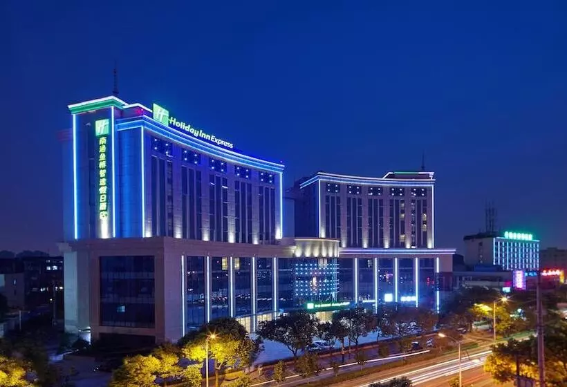 בית מלון כפרי Holiday Inn Express Nantong Downtown By Ihg