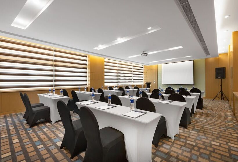 בית מלון כפרי Holiday Inn Express Nantong Downtown By Ihg