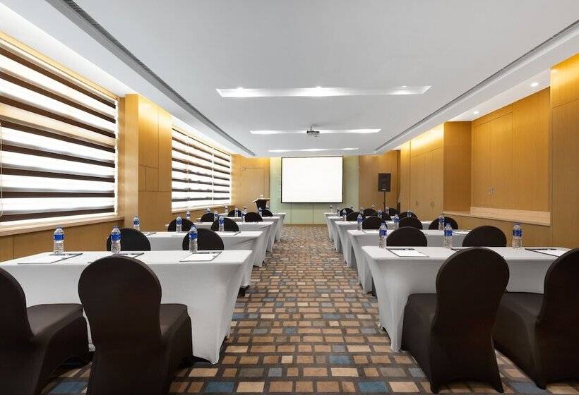 בית מלון כפרי Holiday Inn Express Nantong Downtown By Ihg