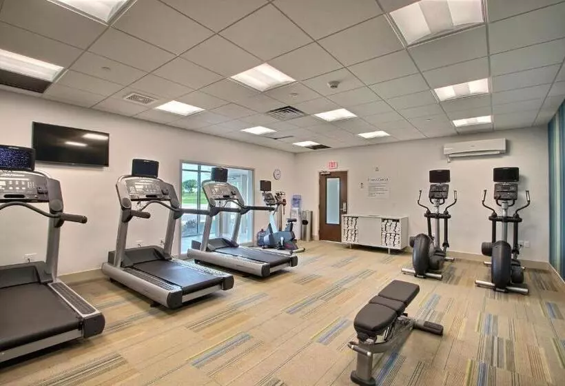 Отель Holiday Inn Express & Suites Fond Du Lac, An Ihg