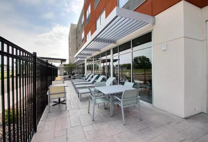 Отель Holiday Inn Express & Suites Fond Du Lac, An Ihg