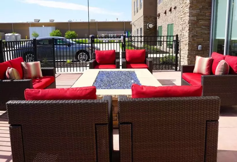 호텔 Holiday Inn Express & Suites Omaha Millard Area, An Ihg