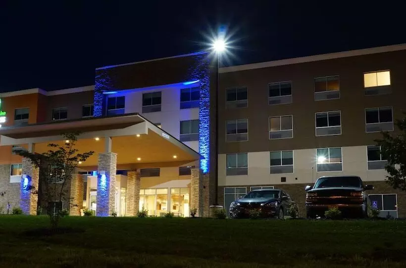 호텔 Holiday Inn Express & Suites Omaha Millard Area, An Ihg