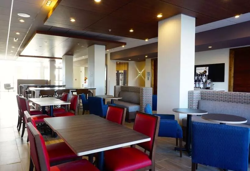 호텔 Holiday Inn Express & Suites Omaha Millard Area, An Ihg
