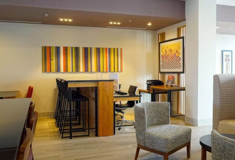 호텔 Holiday Inn Express & Suites Omaha Millard Area, An Ihg
