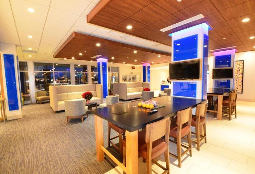 호텔 Holiday Inn Express & Suites Toledo South Perrysburg, An Ihg