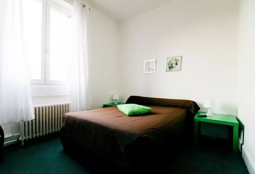 Отель Hôtel Restaurant Le Lion D Or