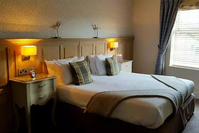 Hotel Queens Head Inn & Restaurant