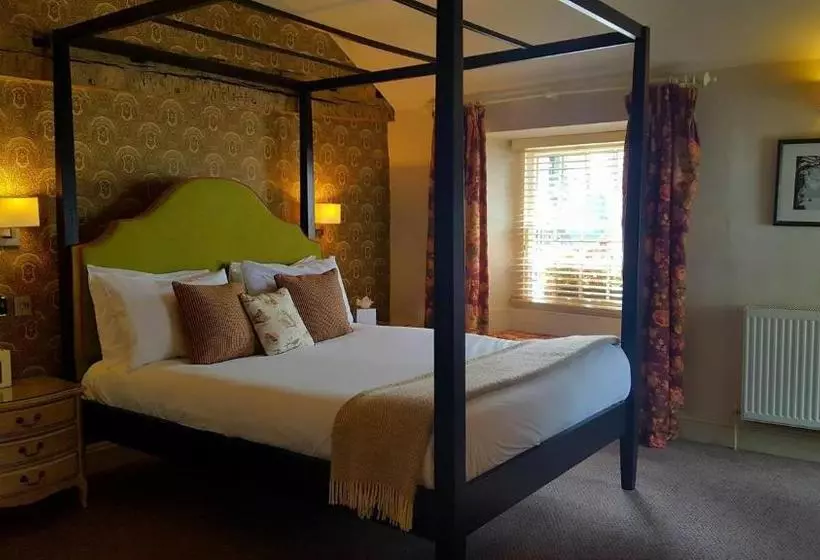 Hotel Queens Head Inn & Restaurant